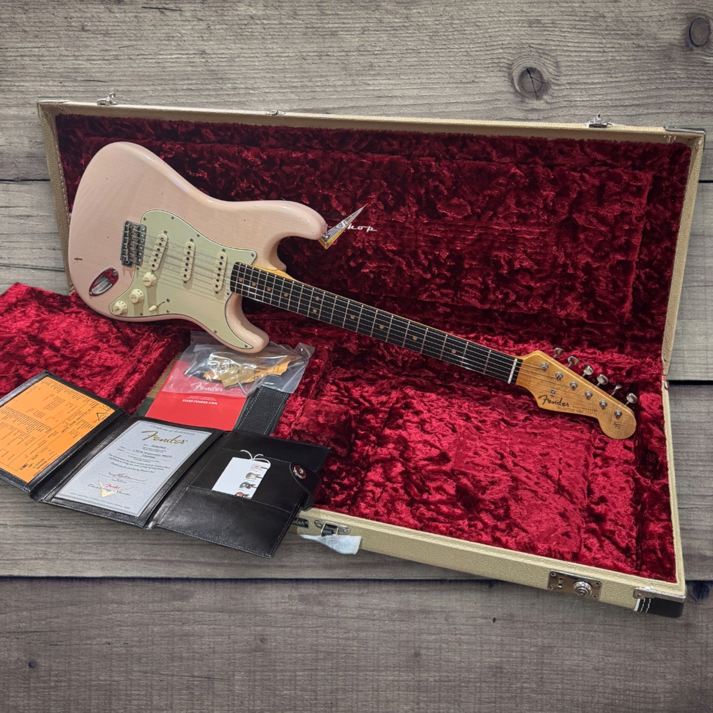 Fender Custom Shop (2022) Limited 1964 Stratocaster Journeyman Relic, Super Faded Aged Shell Pink